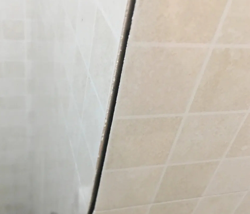亚东瓷砖空鼓维修公司分享阳台瓷砖脱落的修复过程可以分为以下几个步骤